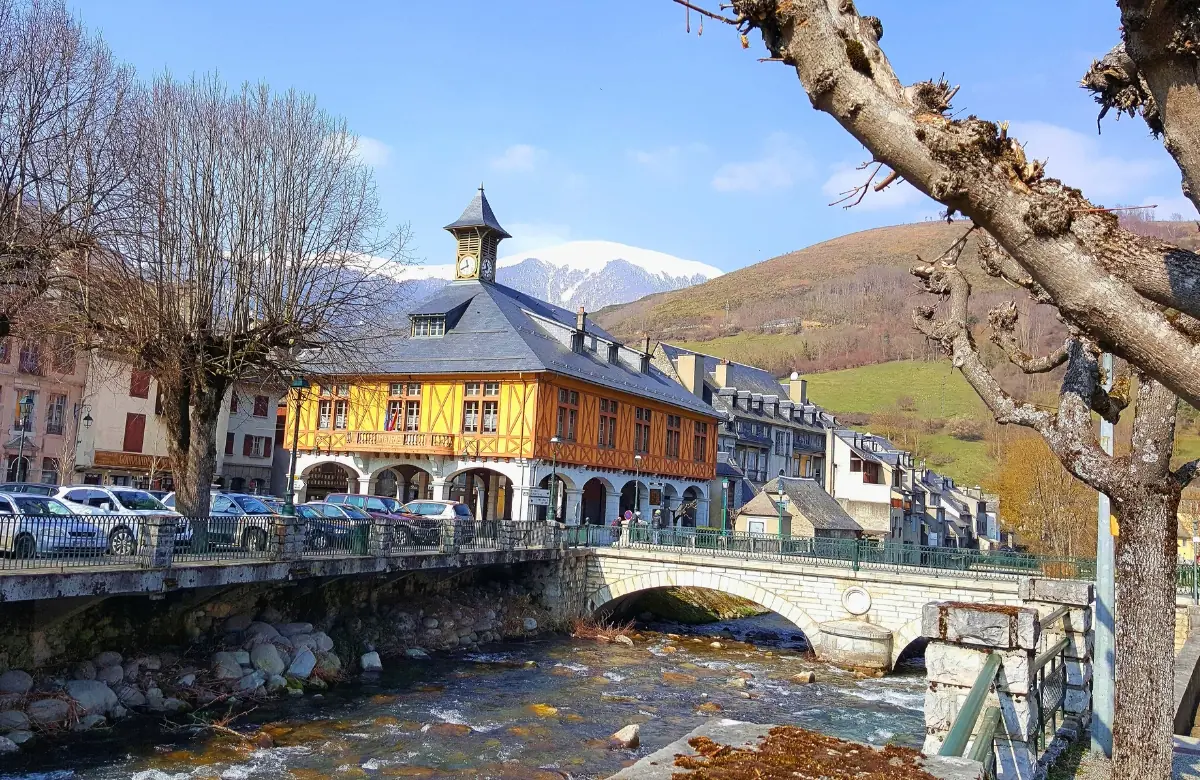 Arreau pueblos pirineos franceses verano