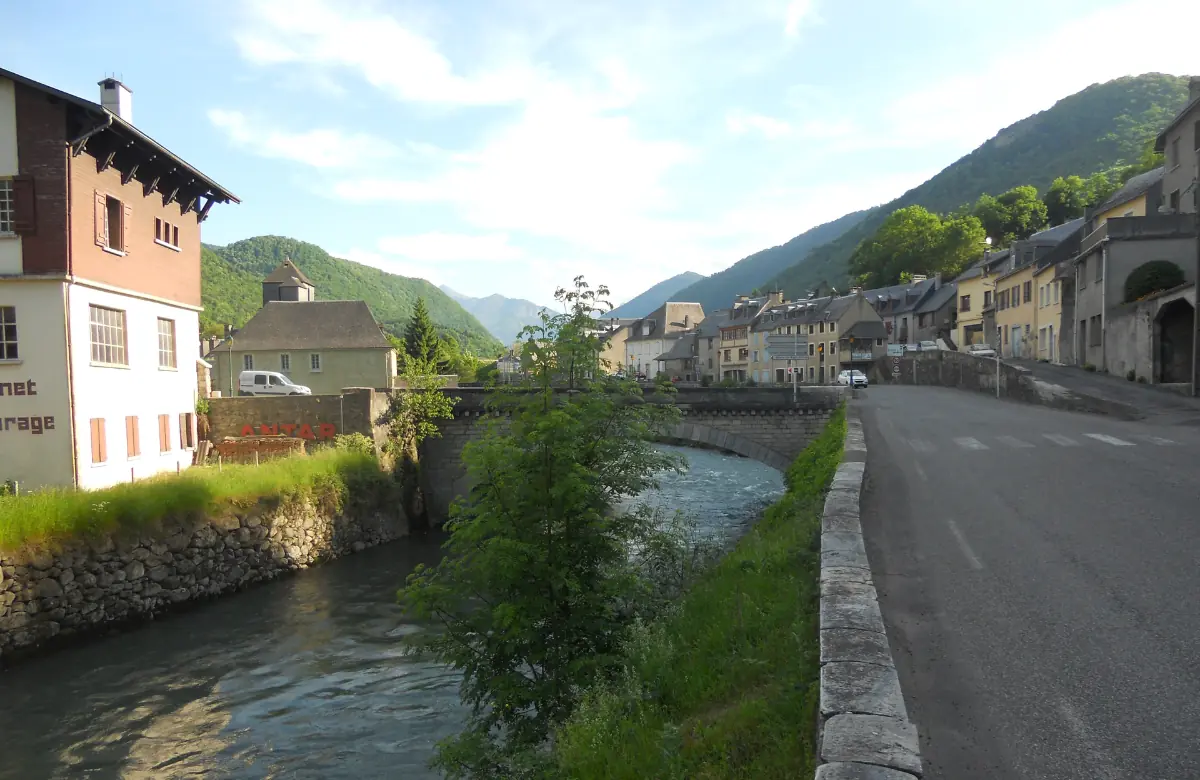 Arreau pueblos pirineos franceses verano