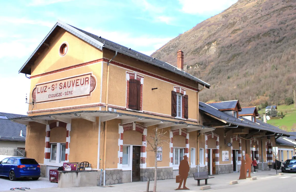 Luz-Saint-Sauveur pueblos pirineos franceses verano